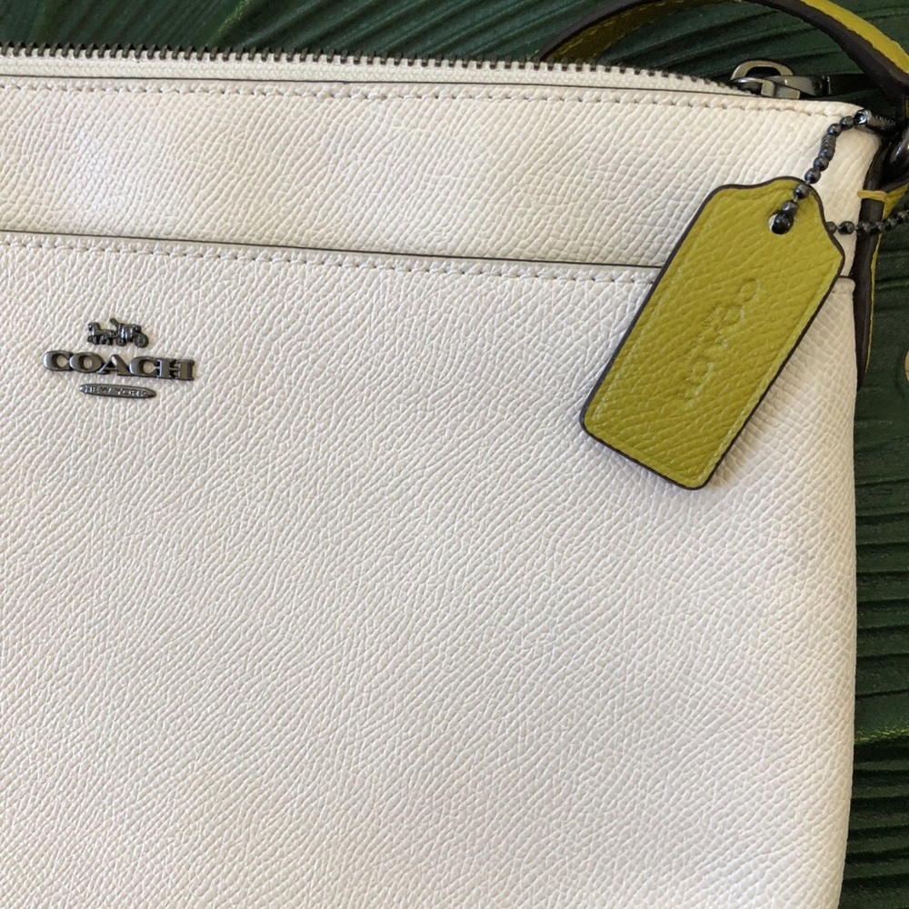 NWOT• Coach• Shoulder sling Envelope handbag - Picture 7 of 8
